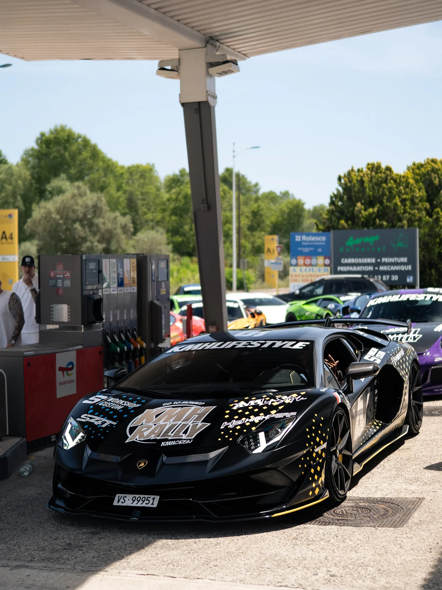 Lamborghini Aventador SVJ en full covering noir satiné et kit déco