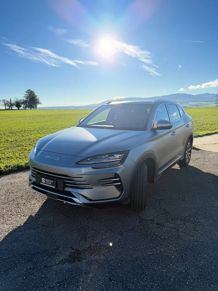 BYD (publié en octobre 2025), full covering gris givré : photo 1 sur 2