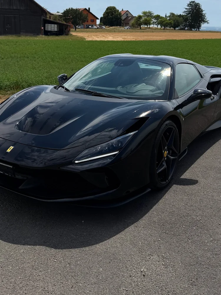 Ferrari F8 (publié en juillet 2026), polish complet et pose de bandes : photo 1 sur 2