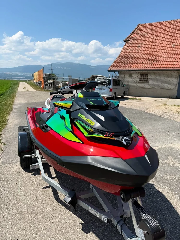 Jet-ski Sea-Doo (publié en juillet 2025), covering partiel : photo 1 sur 7