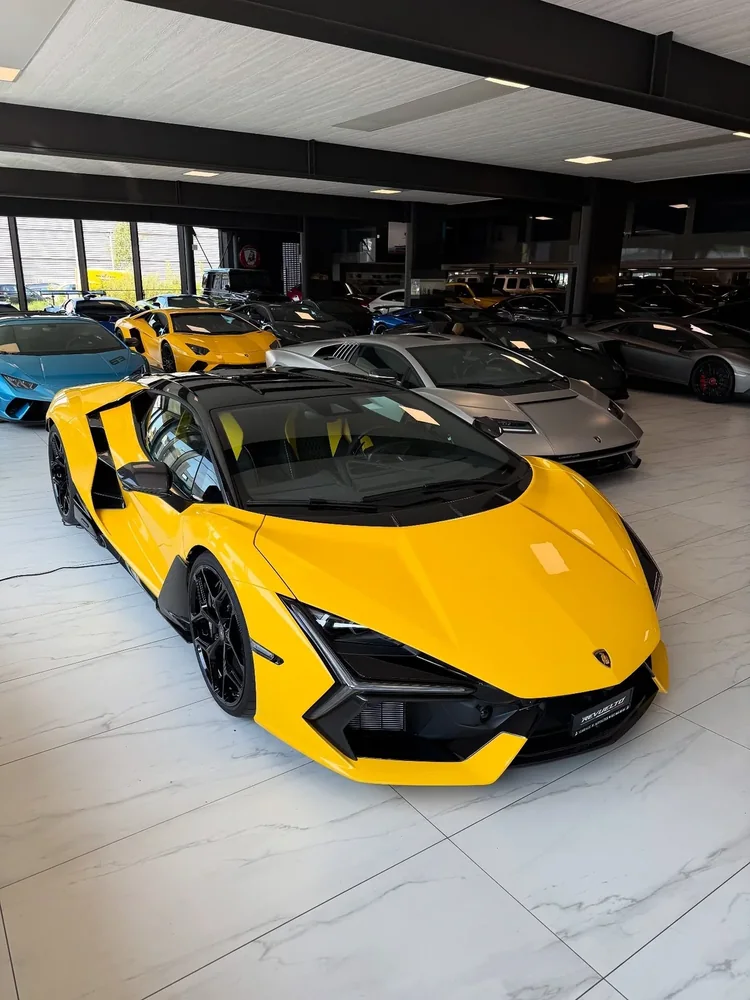 Lamborghini Revuelto (publié en août 2025), covering : photo 1 sur 7