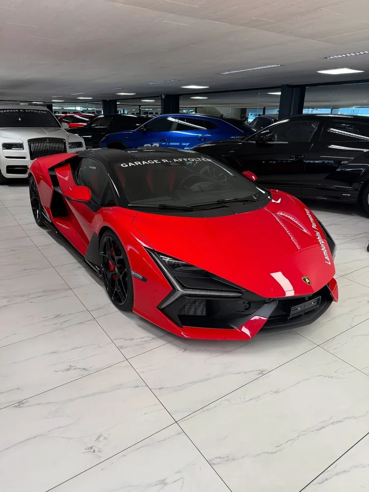 Lamborghini Revuelto (publié en août 2025), covering partiel : photo 1 sur 3