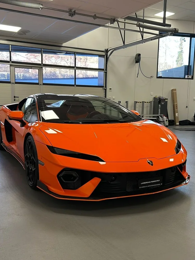 Lamborghini Temerario (publié en février 2026), covering partiel : photo 1 sur 2