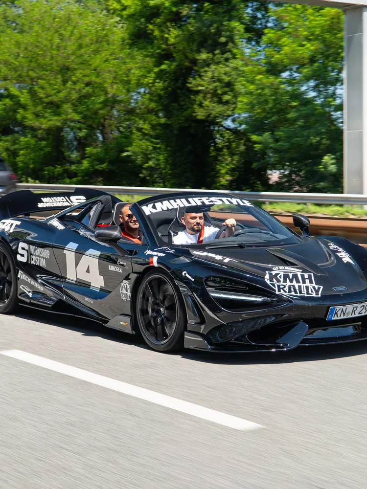 McLaren 765LT (publié en juillet 2026), marquage : photo 1 sur 3