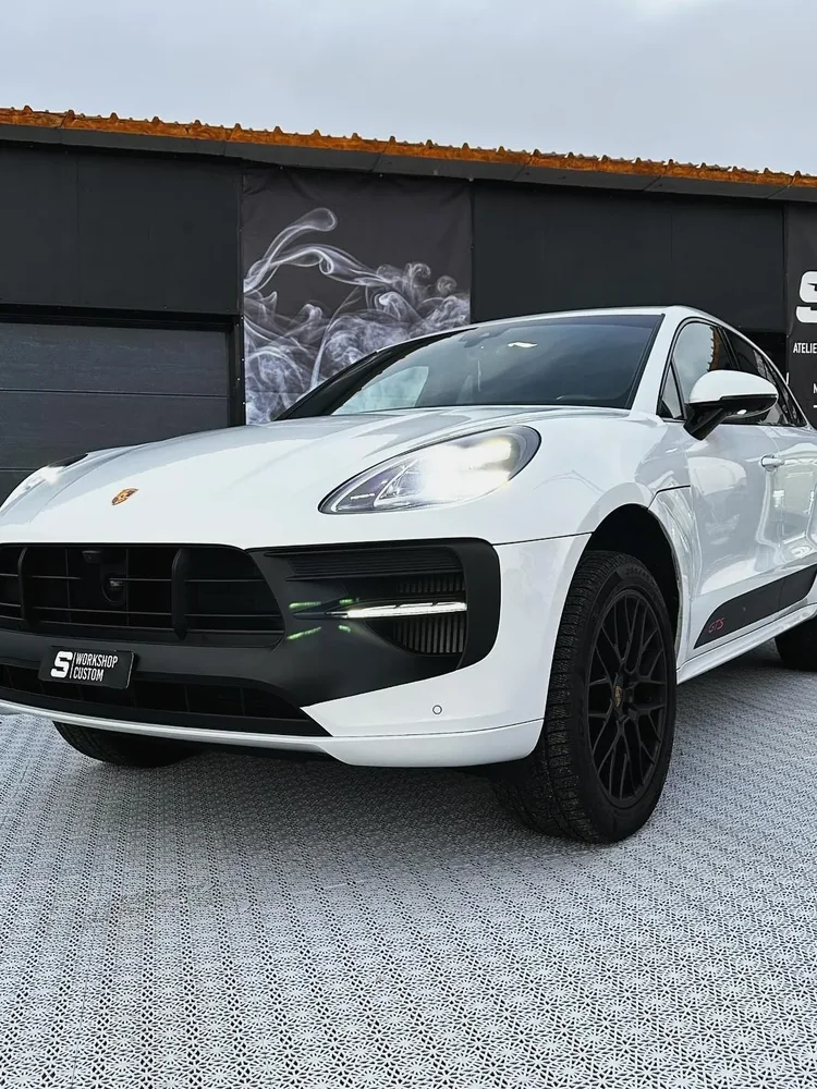 Porsche Macan (publié en janvier 2025), ppf et détails de calandre noirs : photo 1 sur 2