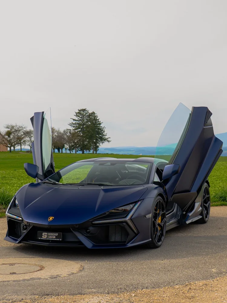 Lamborghini Revuelto (bleu nuit, les alpes en fond), full ppf mat : photo 1 sur 8